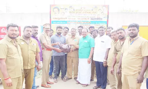 விலை உயர்ந்த செல்போன்களுடன் பையை தவறவிட்ட பயணி