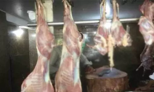 சென்றாய பெருமாள் கோவில் சுவரை ஒட்டியிருந்த இறைச்சிக் கடை அகற்றம்