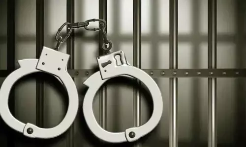 விமானத்தில் குடிபோதையில் ரகளை- தொழில் அதிபர் கைது
