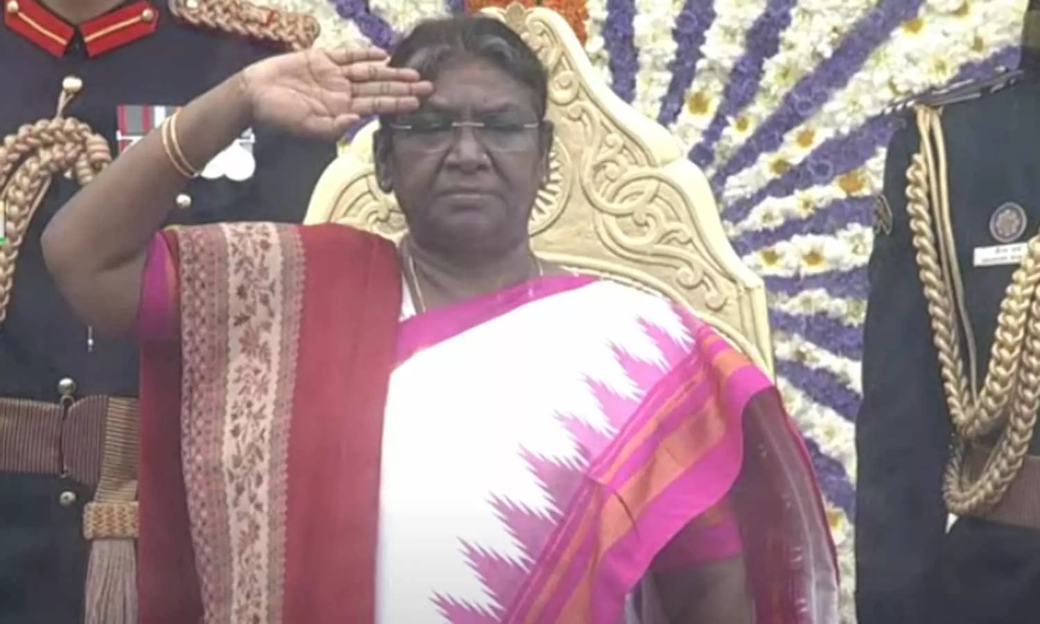 74-வது குடியரசு தின விழா கொண்டாட்டம்- தேசிய கொடியை ஏற்றினார் ஜனாதிபதி திரவுபதி முர்மு