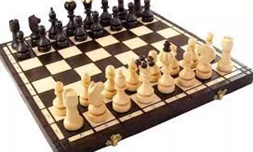 மாநில அளவிலான சதுரங்க போட்டியில் வெற்றி பெற்ற அரசு பள்ளி மாணவர்களுக்கு பாராட்டு