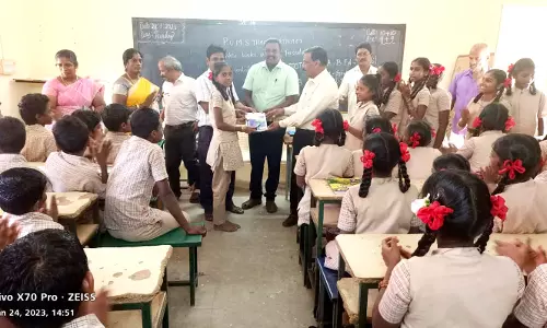 வெற்றி பெற்ற மாணவர்களுக்கு பரிசளிப்பு