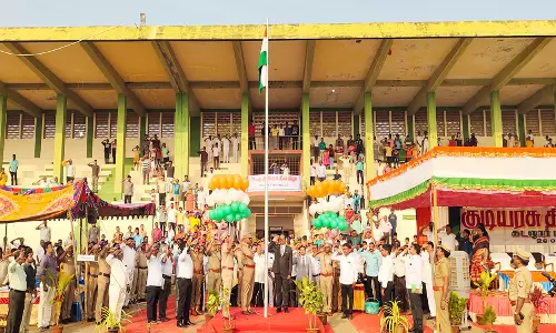 கடலூரில் குடியரசு தின விழா:   பல்வேறு துறைகளில் சிறப்பாக பணிபுரிந்த 183 பேருக்கு பாராட்டு சான்றிதழ்: கலெக்டர் பாலசுப்பிரமணியம் வழங்கினார்