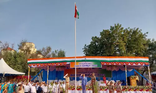 கள்ளக்குறிச்சியில் குடியரசு தின விழா : சிறப்பாக பணி ஆற்றிய காவல்துறையினர் 29 பேருக்கு முதல்வர் பதக்கம் கலெக்டர் அணிவித்தார்