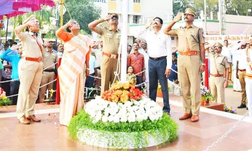 மயிலாடுதுறை மாவட்டத்தில் குடியரசு தினவிழா கோலாகலம்