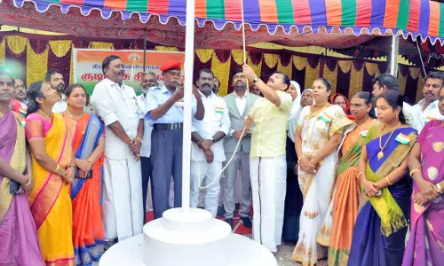 நெல்லை மாநகராட்சி அலுவலகத்தில் மேயர் தேசிய கொடியேற்றினார்