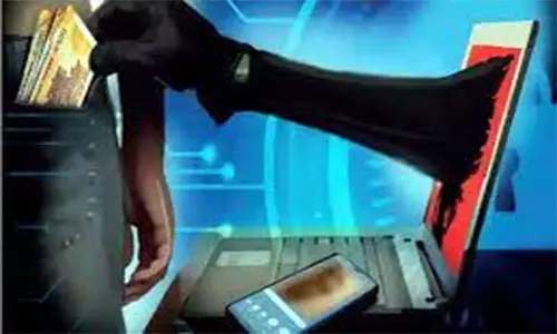 பெண் டாக்டரிடம் ரூ.1.35 லட்சம் பறிப்பு