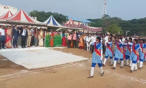 திருவள்ளூர் கலெக்டர் அலுவலகத்தில் நடந்த 74-வது குடியரசு தின விழா