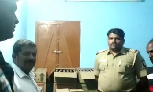 தம்மம்பட்டியில்  வீட்டில் பதுக்கிய ரூ.5 லட்சம் மதுபாட்டில்கள் பறிமுதல்