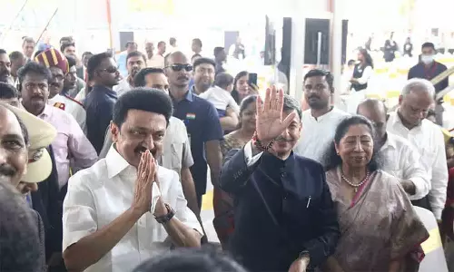 கவர்னர் அளித்த தேநீர் விருந்தில் பங்கேற்ற முதல்வர் ஸ்டாலின்: புறக்கணித்த கூட்டணி கட்சிகள்