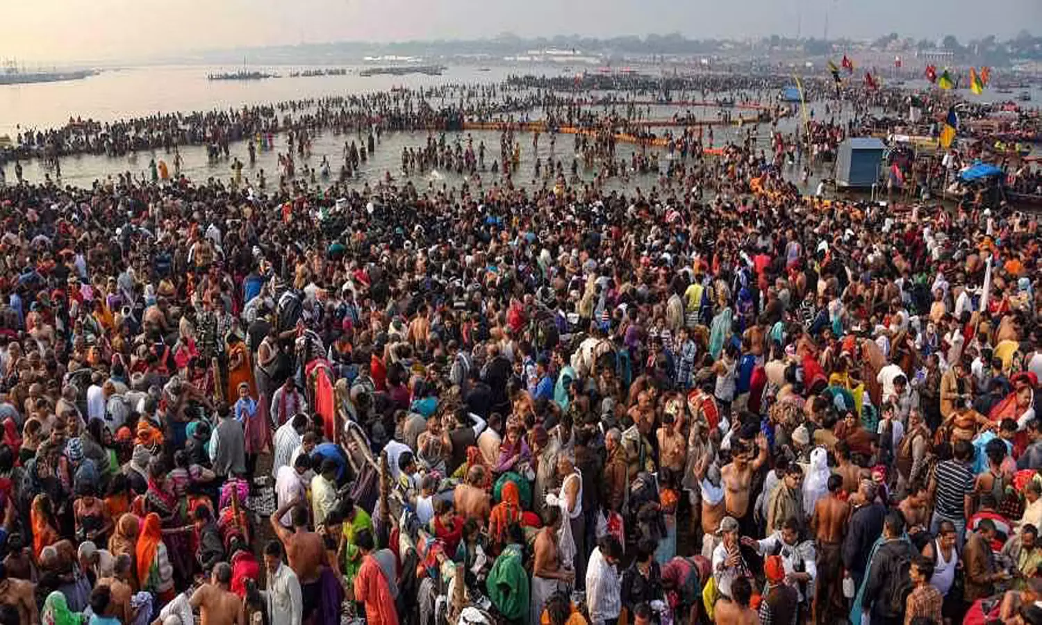 உத்தரபிரதேசத்தில் மகா மேளா: 32 லட்சம் பக்தர்கள் புனித நீராடினர் உத்தரபிரதேசத்தில் மகா மேளா: 32 லட்சம் பக்தர்கள் புனித நீராடினர்