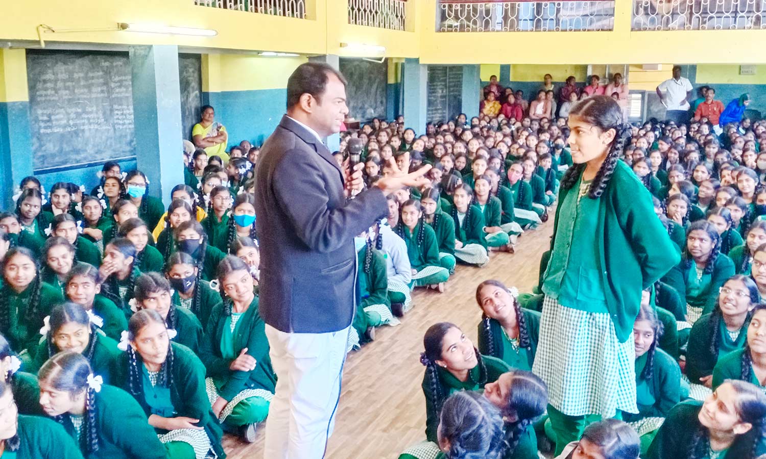 கொடைக்கானலில் பள்ளி மாணவிகளுக்கு மன அழுத்தத்திலிருந்து விடுபட பயிற்சி