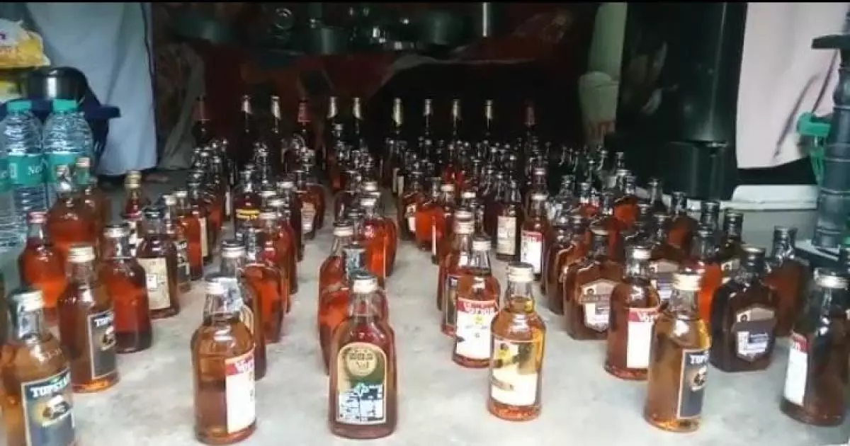 பெரம்பலூரில் சட்ட விரோதமாக மது விற்பனை பெரம்பலூரில் சட்ட விரோதமாக மது விற்பனை