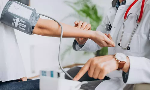 மகளிர் தொழில் முனைவோர் நலச்சங்கம் சார்பில் மூத்த குடிமக்களுக்கு மருத்துவம், சட்ட ஆலோசனை முகாம்