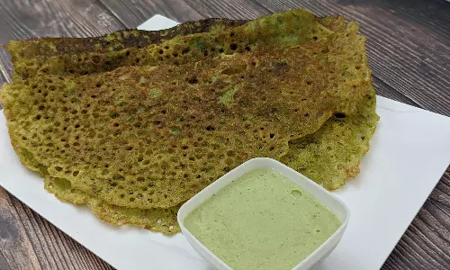 கால்சியம் நிறைந்த பசலைக்கீரை தோசை