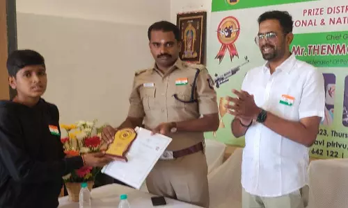 துப்பாக்கி சுடும் போட்டியில் சாதனை படைத்த வீரர்களுக்கு பாராட்டு