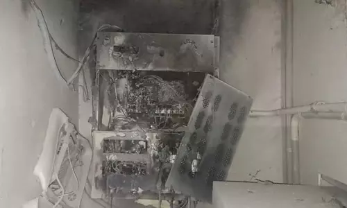 காஞ்சிபுரத்தில் ஏ.டி.எம். எந்திரம் தீப்பிடித்து எரிந்தது