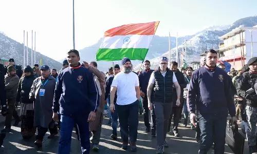 காஷ்மீரில் ராகுல் காந்தியின் பாதயாத்திரை மீண்டும் தொடங்கியது: உமர் அப்துல்லா பங்கேற்பு