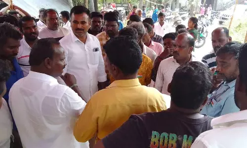 கிராமசபை கூட்டத்தில் வரவு-செலவு கணக்கு கேட்டு முற்றுகை: போலீஸ் பாதுகாப்புடன் தீர்மானம்