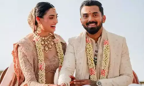 விலை உயர்ந்த பரிசுகளா? வைரலாகும் தகவலில் உண்மை இல்லை: அதியா ஷெட்டி- கேஎல் ராகுல் குடும்பத்தினர் விளக்கம்