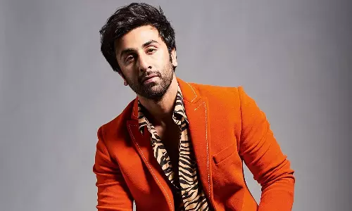 ரசிகரின் செல்போனை தூக்கி வீசிய ரன்பீர் கபூர்.. ட்ரெண்டாகும் ஹேஸ்டேக்..