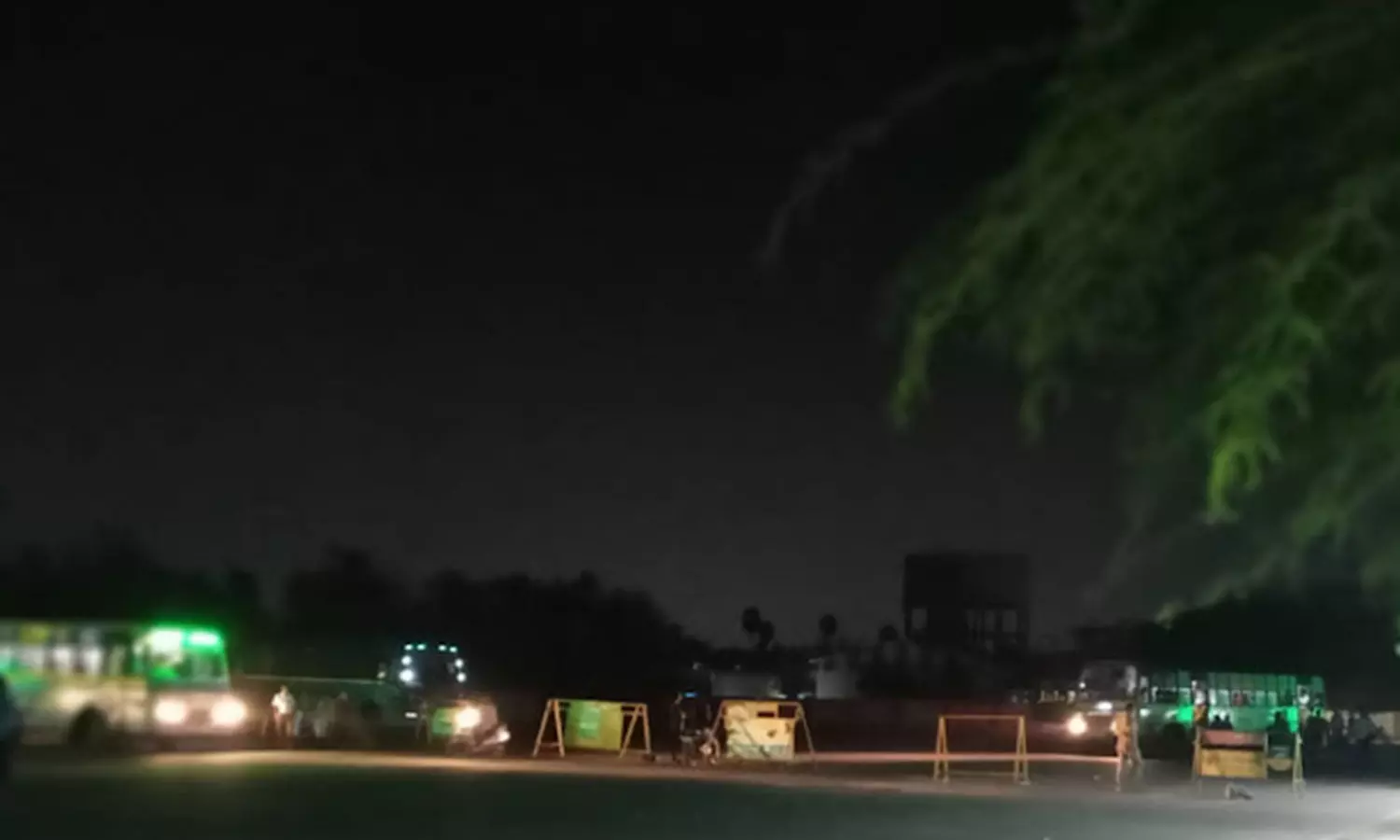 இருள் சூழ்ந்து காணப்படும் கோவில்வழி பஸ் நிலையம்