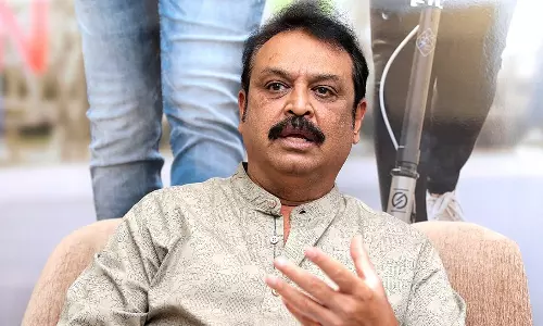 கொலை செய்ய சதி செய்கிறார்.. மனைவி மீது வழக்கு தொடர்ந்த பிரபல நடிகர்..