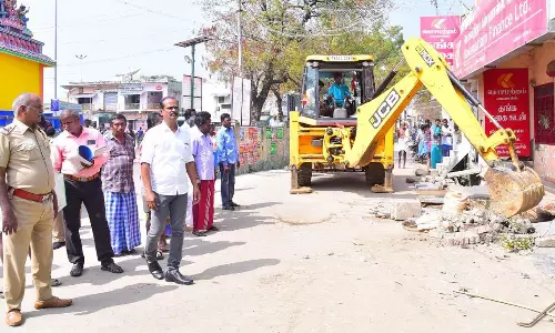 சேத்தூர் மெயின்ரோட்டில் ஆக்கிரமிப்புகள் அகற்றம்
