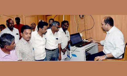 மின்னணு வாக்குப்பதிவு எந்திரங்கள் சுழற்சி முறையில் ஒதுக்கீடு செய்யும் பணியை தொடங்கி வைத்த கலெக்டர்