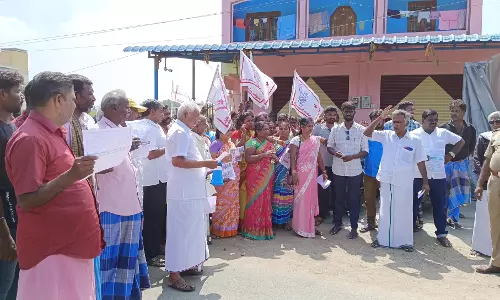 டாஸ்மாக் மதுபான கடையை மூட கோரி மாதர் சங்கத்தினர் ஆர்ப்பாட்டம்