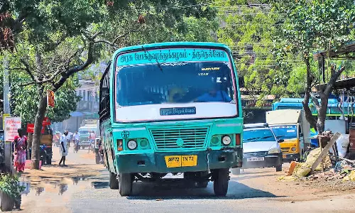 நெல்லை-காயல்பட்டினம் இடையே அடிக்கடி மாயமாகும் அரசு பஸ்கள்- வியாபாரிகள், பயணிகள் அவதி