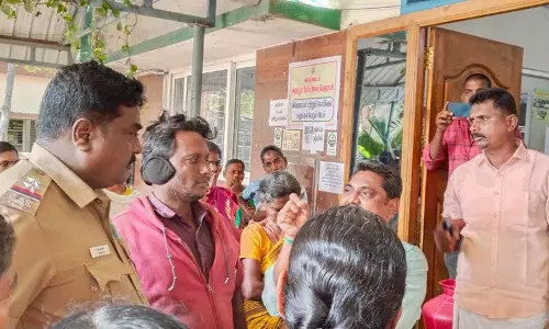 அந்தியூர் பேரூராட்சி அலுவலகத்தை பெண்கள் காலிக்குடங்களுடன் முற்றுகை