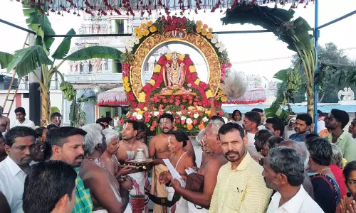 சூரிய பிரபை வாகனத்தில் பெருமாள் உலா