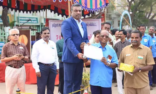 சிறப்பாக பணியாற்றிய டிரைவர்களுக்கு சான்றிதழ் வழங்கல்