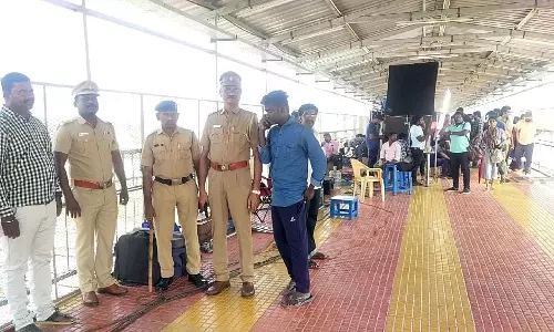 சினிமா பட பிடிப்பால் மாற்று வழியில் பயணிகள் அனுமதி