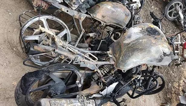 விழுப்புரம் அருகே பணத்தகராறில் விவசாயி வீட்டின் மீது பெட்ரோல் குண்டு வீச்சு