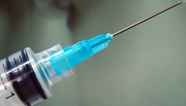 விஷ ஊசி போட்டு கணவனை கொல்ல முயற்சி- தலைமறைவான பெண்ணை பிடிக்க திண்டுக்கல்லுக்கு தனிப்படை விரைவு விஷ ஊசி போட்டு கணவனை கொல்ல முயற்சி- தலைமறைவான பெண்ணை பிடிக்க திண்டுக்கல்லுக்கு தனிப்படை விரைவு