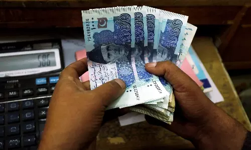 டாலருக்கு நிகரான பாகிஸ்தான் ரூபாய் வரலாறு காணாத வீழ்ச்சி