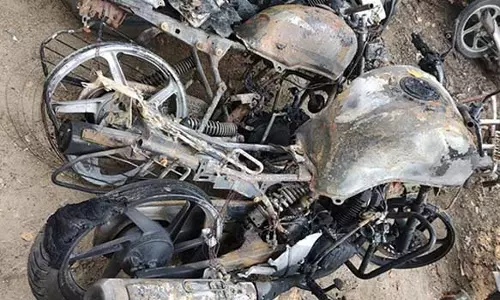 விழுப்புரம் அருகே பணத்தகராறில் விவசாயி வீட்டின் மீது பெட்ரோல் குண்டு வீச்சு