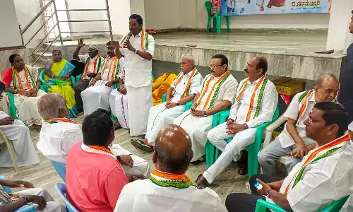 மதுக்கடையை எதிர்த்து போராடிய பெண்கள் மீது வழக்கு தொடர்வதா?-வைத்திலிங்கம் எம்.பி. கேள்வி