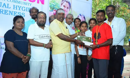 திருச்சி உழவர் சந்தையில் மாதவிடாய் சுகாதாரம் பற்றிய விழிப்புணர்வு மாரத்தான் போட்டி