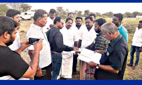 விளையாட்டு மைதானம் அமைப்பதற்கு அய்யப்பன் எம்.எல்.ஏ. ஆய்வு