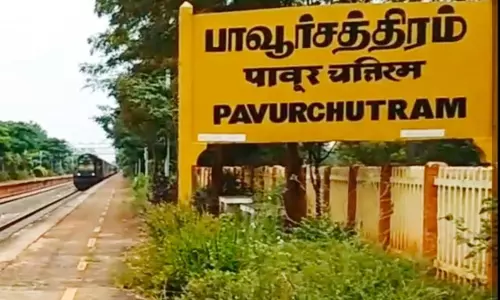 பாவூர்சத்திரம் ரெயில் நிலையத்தில் முன்பதிவு செய்ய தனி அலுவலர் நியமிக்கப்படுவாரா?- தட்கல் முன்பதிவு செய்ய முடியாமல் பயணிகள் அவதி