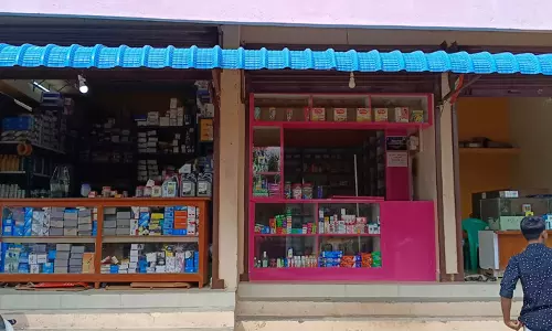 கடலூர் அருகே  4 கடைகளின் பூட்டை உடைத்து பணம்- பொருட்கள் திருட்டு : முகமூடி கொள்ளையர்கள் அட்டூழியம்