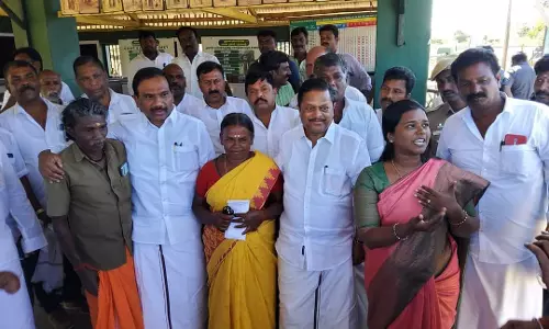 குட்டி யானைகளை பராமரித்த பாகன் தம்பதிக்கு பாராட்டு