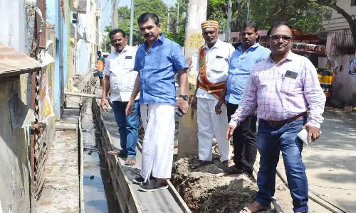 நெல்லை டவுனில் ரூ.50 லட்சம் மதிப்பில் வளர்ச்சி திட்டப்பணிகள்- மேயர் சரவணன் நேரில் ஆய்வு