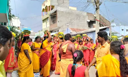 ஓம் சக்தி பக்தர்களின் பால்குட ஊர்வலம்