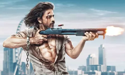 வசூலை அள்ளி குவிக்கும் ஷாருக்கானின் பதான் திரைப்படம்