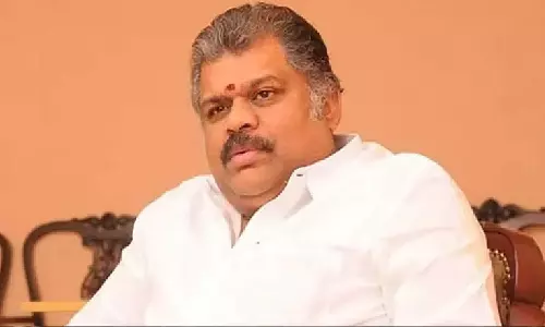 எடப்பாடி பழனிசாமியுடன் ஜி.கே.வாசன் சந்திப்பு- இடைத்தேர்தல் குறித்து இருவரும் ஆலோசனை