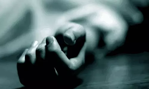 செல்போனில் வாலிபர் மிரட்டல்- மாணவி விடுதி அறையில் தூக்கிட்டு தற்கொலை